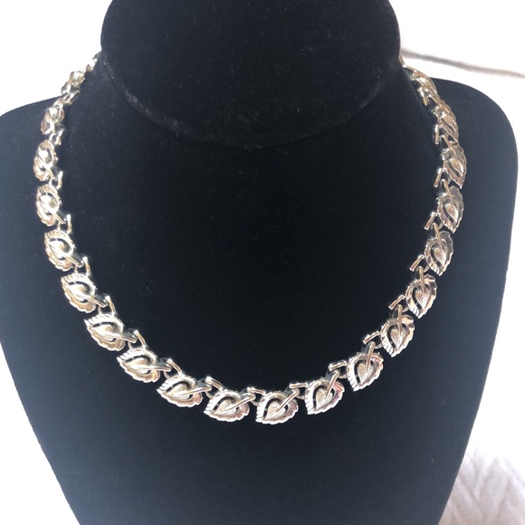 Vintage Coro Silver Leaf Necklace - Picture 7 of 7